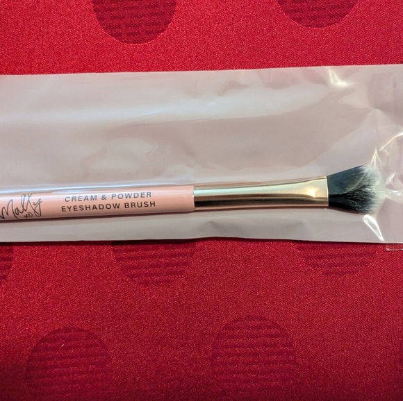 🆕 Eyeshadow Brush For Cream And Powder Eyeshadow Double Ended By Mally XO - Picture 2 of 7